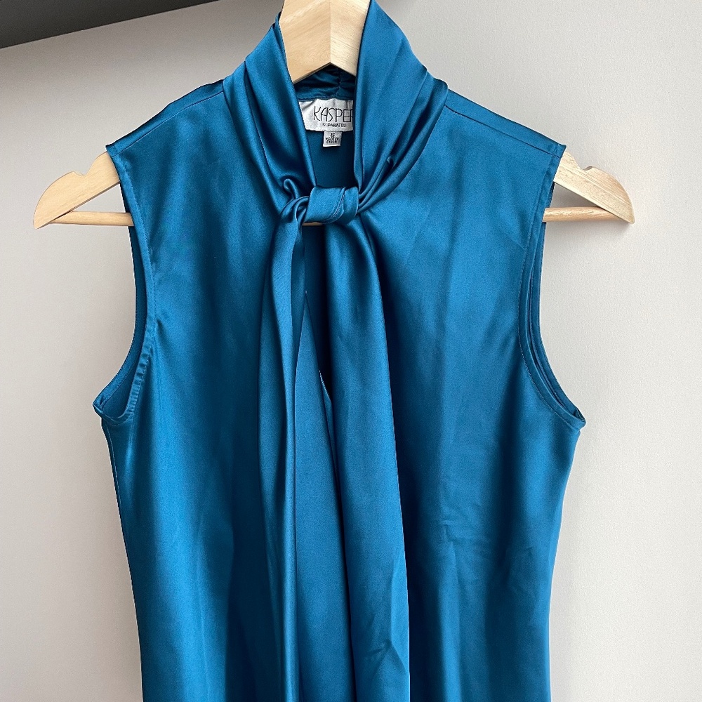 Top with built-in scarf